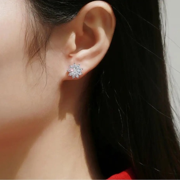 Certified 1ct t.w. Moissanite Sunflower Stud Earrings NEW - Picture 2 of 10